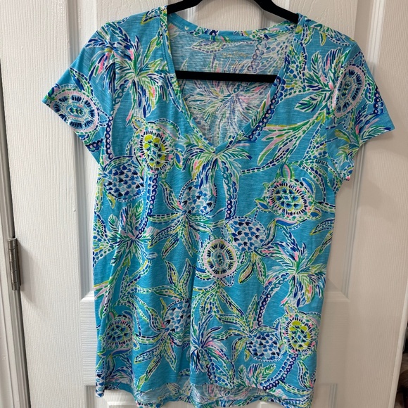 Lilly Pulitzer “Totally Blossom” Blue V-Neck Tee – Size Small, EUC - Picture 1 of 2